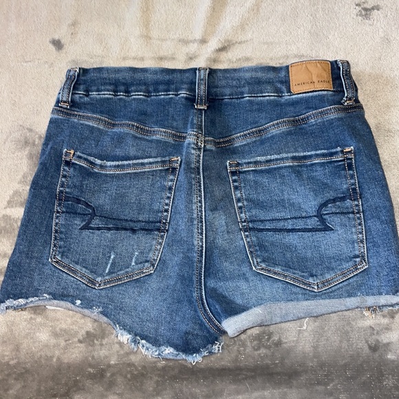 American Eagle Curvy Hi-Rise Shorts - Picture 2 of 2